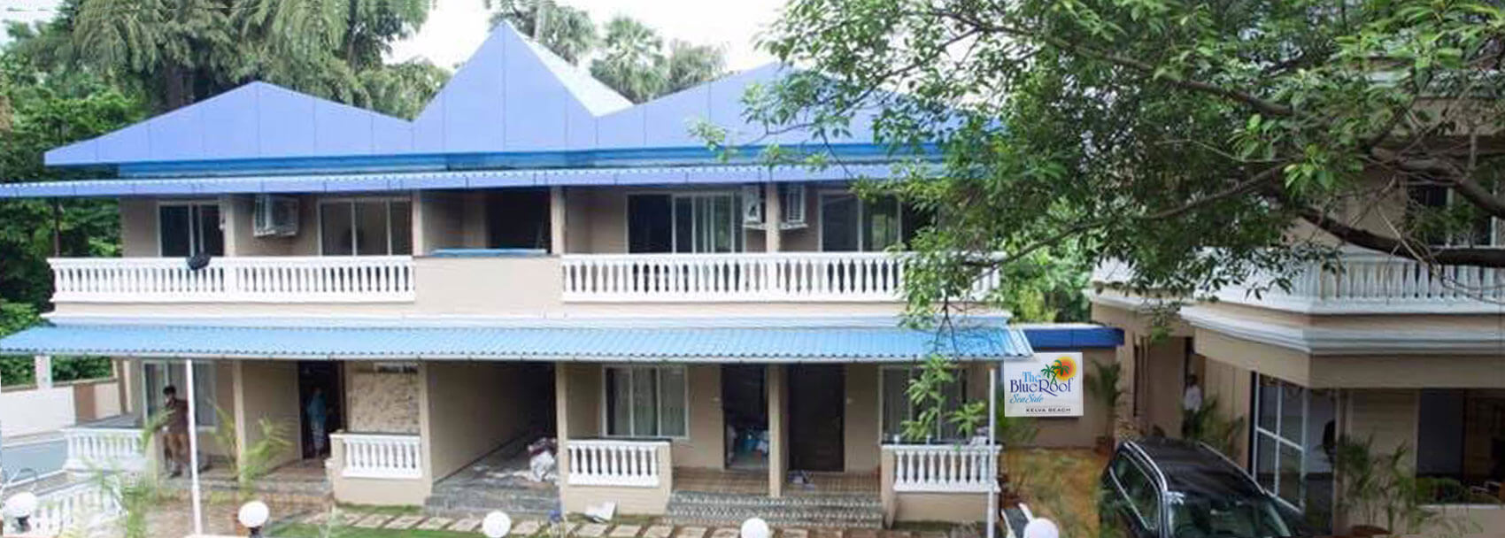 The blue roof sea side